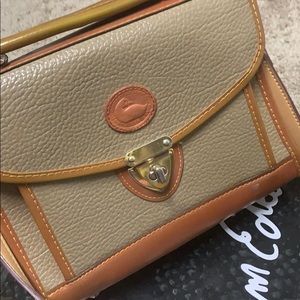 ✨VINTAGE✨ Dooney and Burke Brown crossbody bag